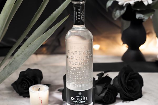 Dobel Diamante 28 - Lifestyle Image Dobel Diamante 28 - Lifestyle Image
