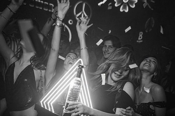 Dobel Diamante 44 - Lifestyle Image Dobel Diamante 44 - Lifestyle Image