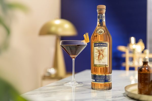 Gran Centenario Anejo Jaliscohattan Tabletop - Beauty Shot Gran Centenario Anejo Jaliscohattan Tabletop - Beauty Shot