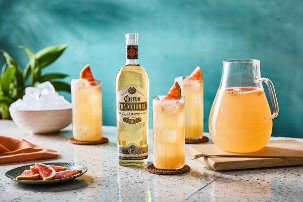 Jose Cuervo Tradicional New Label Pour 6 - Beauty Shot Jose Cuervo Tradicional New Label Pour 6 - Beauty Shot