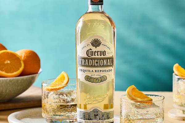 Jose Cuervo Tradicional Reposado New Label Pour 3 - Beauty Shot Jose Cuervo Tradicional Reposado New Label Pour 3 - Beauty Shot